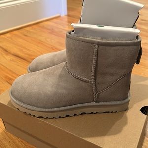 NIB UGG classic mini II - size 7